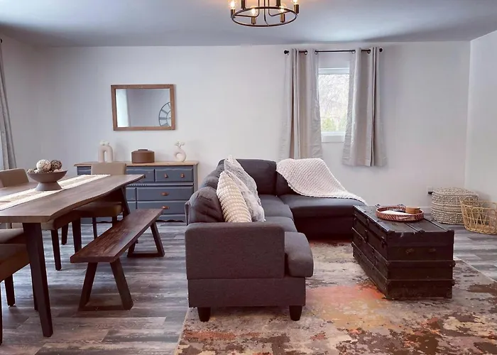 Private Cottage With Huge Private Dog Park!