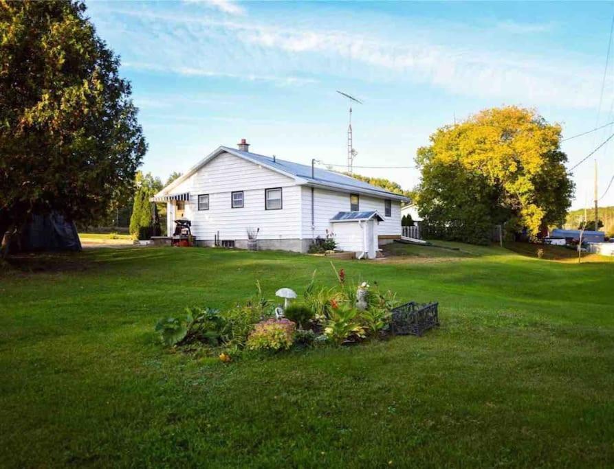 Private With Huge Private Dog Park! Holiday home Barrys Bay