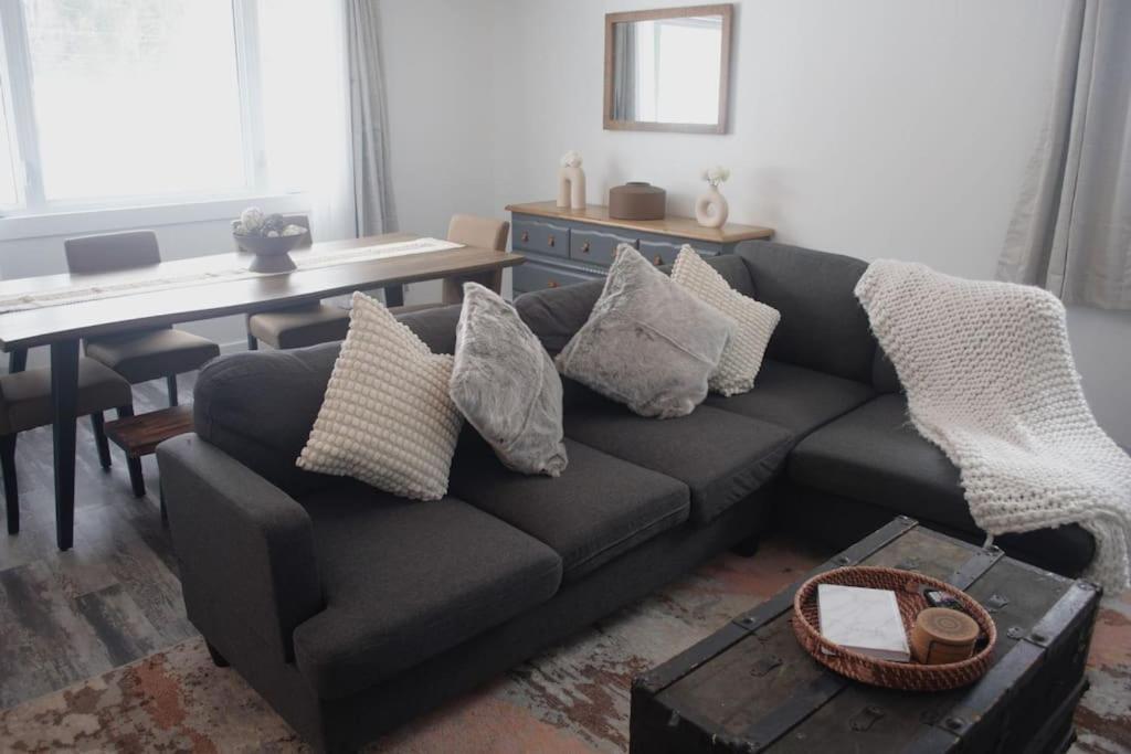 Private With Huge Private Dog Park!