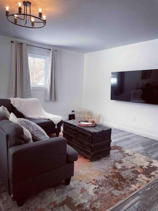Private With Huge Private Dog Park! Barrys Bay